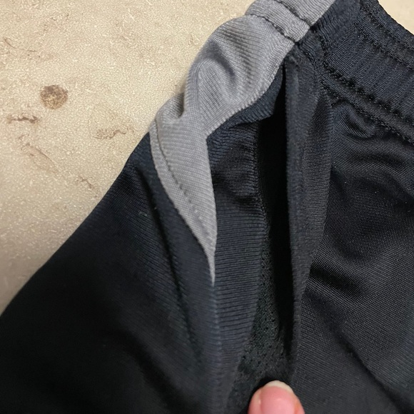 Youth Under Armour Black Gray Sweatpants - Picture 7 of 8